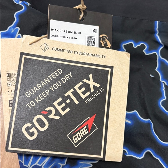 Burton AK Kimmy GORE-TEX 2L Anorak Jacket True Black / Glow - Women's Small -NWT - Picture 13 of 13